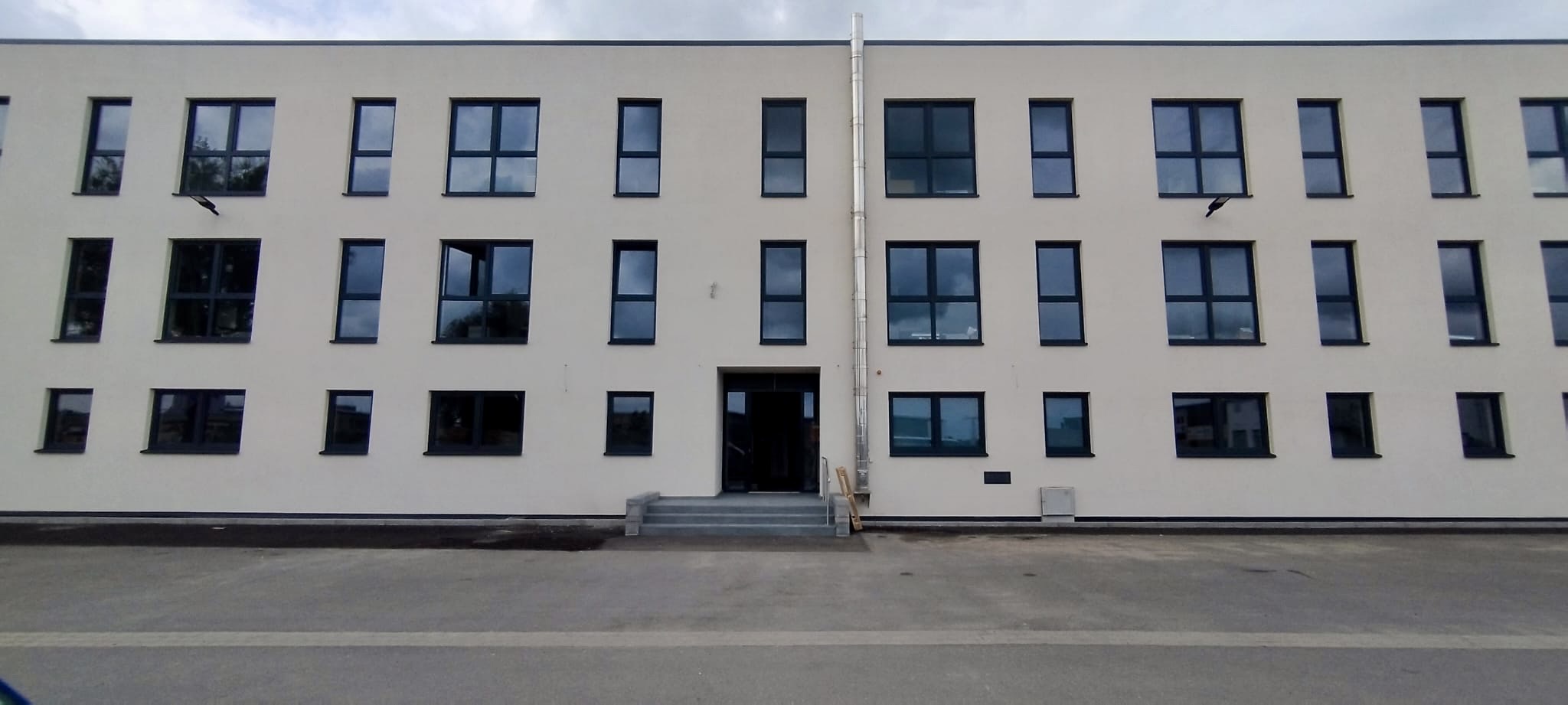 Apartment hotel — front facade, 3-story building